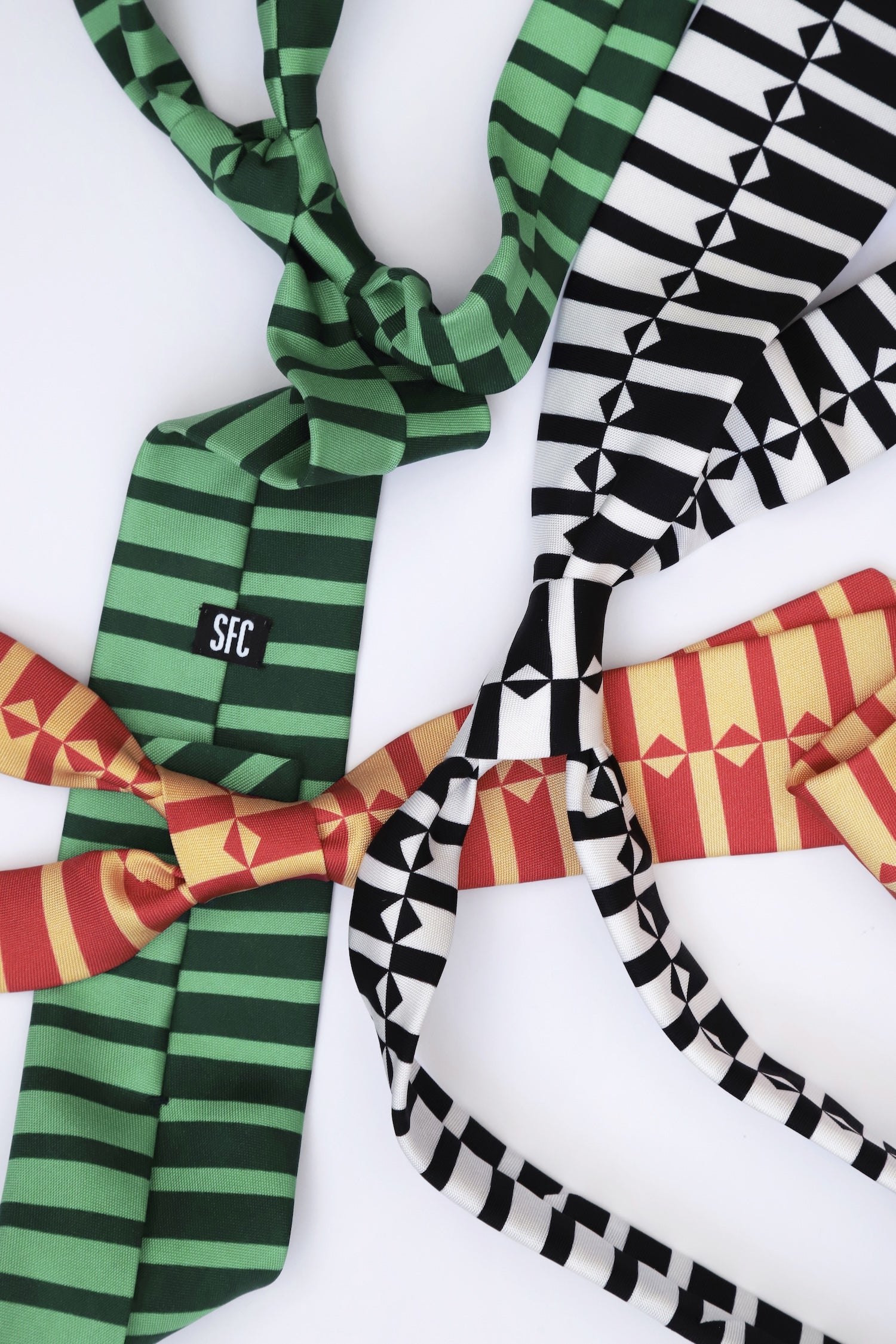 Geometric silk tie