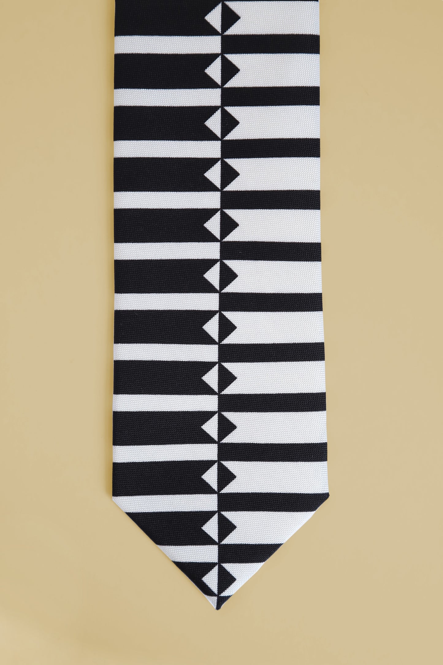 Geometric silk tie